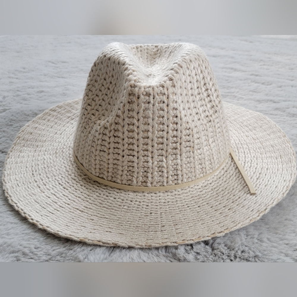 Nine West Adjustable Knitted Fedora Hat in Natural Beige